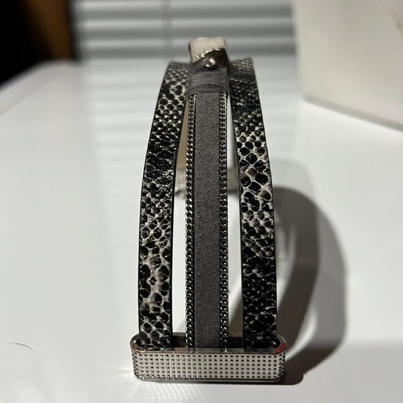 Bundle Sale 3 for $15 | Triple Strand Bracelet | Druzzy Stone Centerpiece - Picture 7 of 10